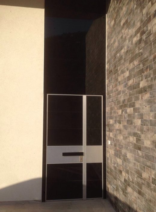 דלתות כניסה במגדל העמק