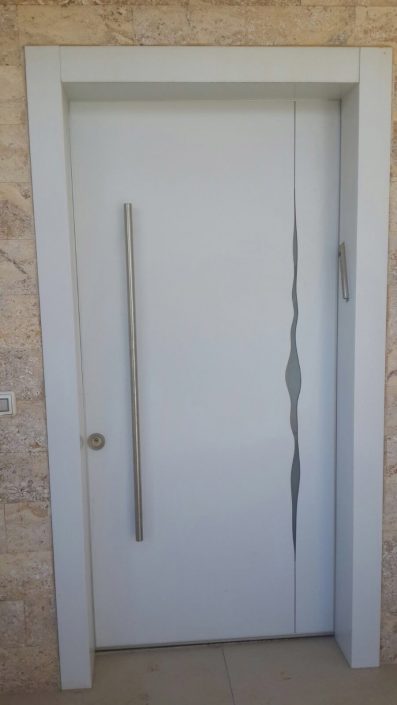 דלתות כניסה ברעננה