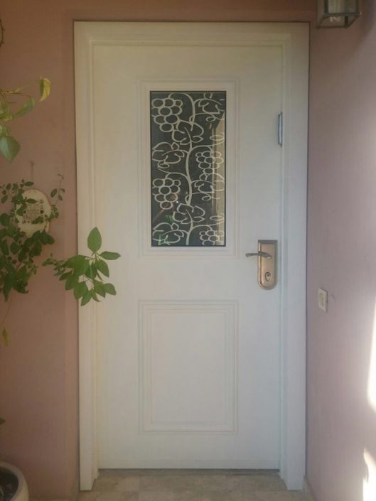 דלתות כניסה בקרית ביאליק