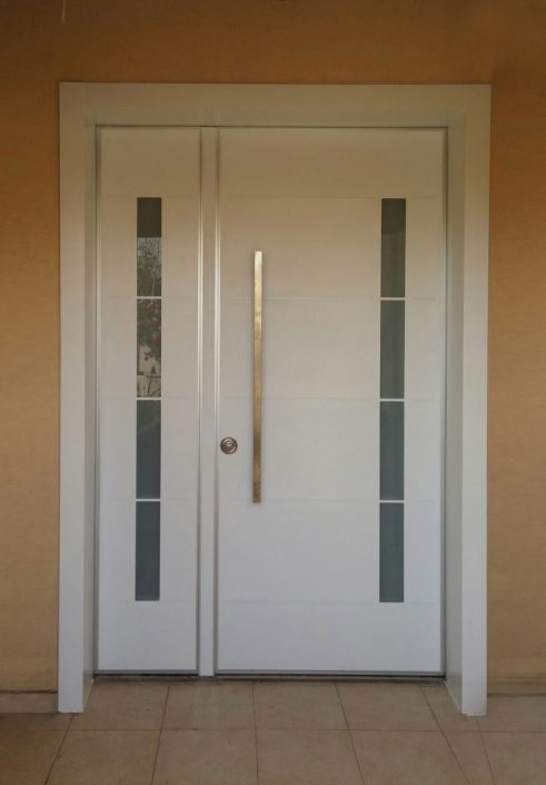 דלתות כניסה בקרית ביאליק