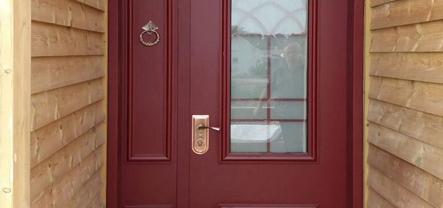 דלת כנף וחצי סדרת נפחות בצבע בורדו