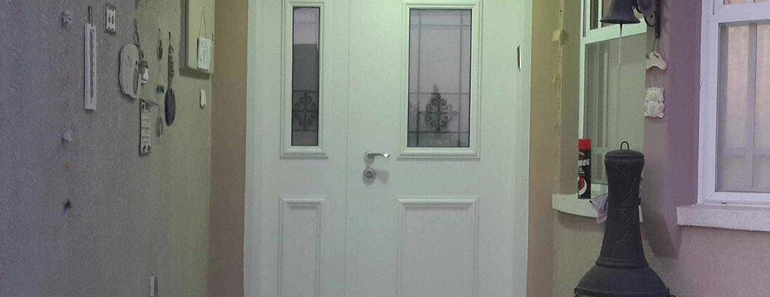 דלת כנף וחצי מסדרת נפחות בלבן